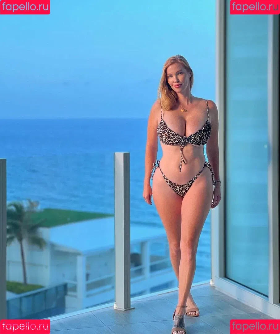 Elizabeth Ostrander Onlyfans Photo Gallery 