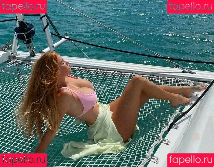 Elizabeth Ostrander Onlyfans Photo Gallery 
