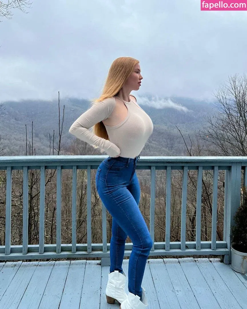 Elizabeth Ostrander Onlyfans Photo Gallery 