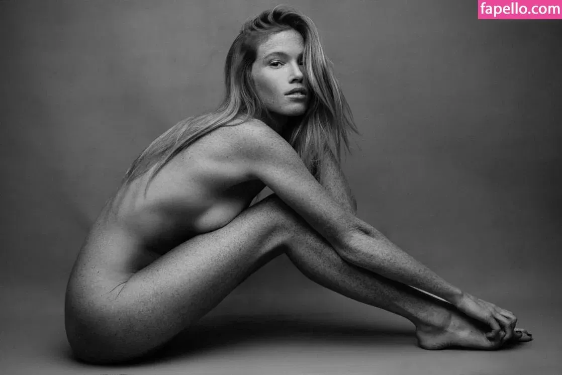 Elizabeth Ostrander Onlyfans Photo Gallery 