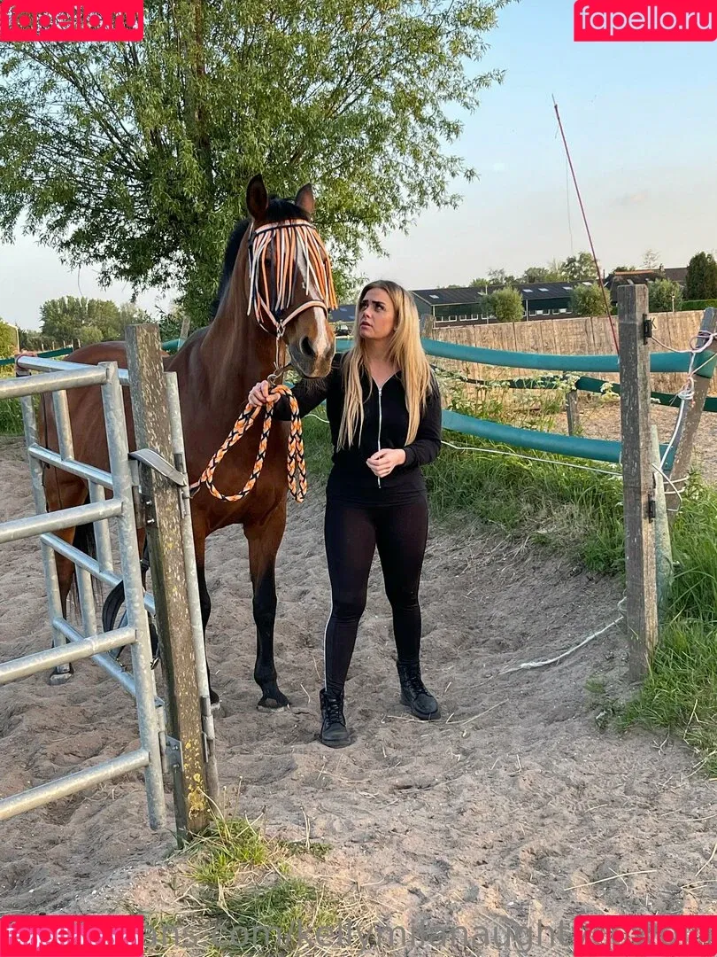 kellymilanaughtycowgirl Onlyfans Photo Gallery 