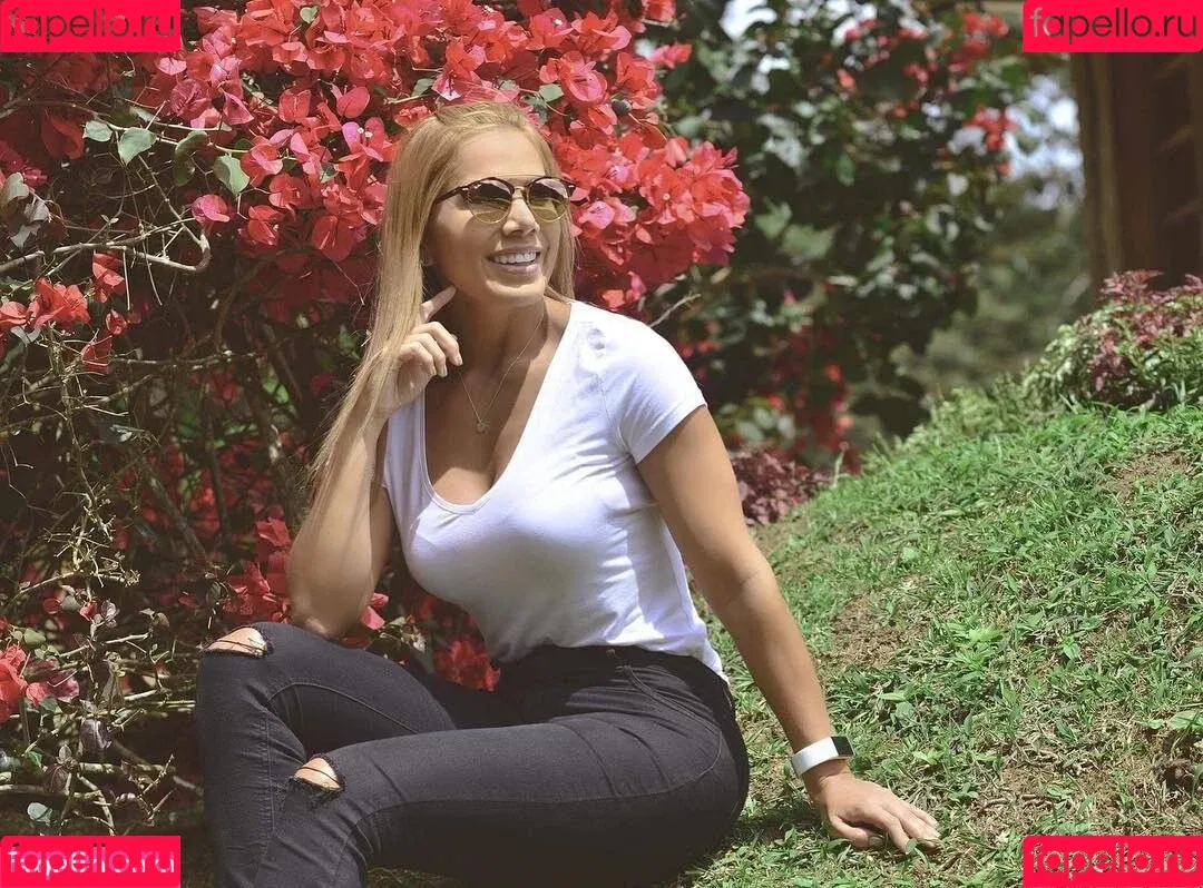 Ana Lucia Vega Onlyfans Photo Gallery 