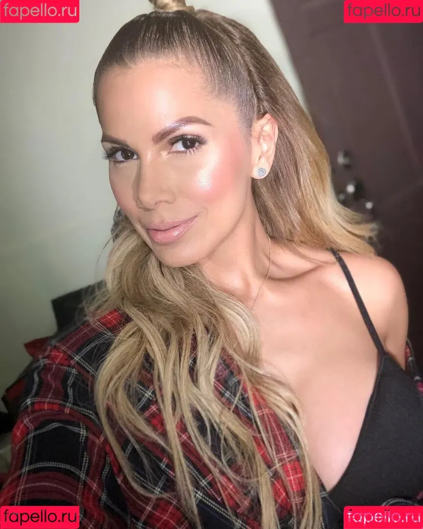 Ana Lucia Vega Onlyfans Photo Gallery 
