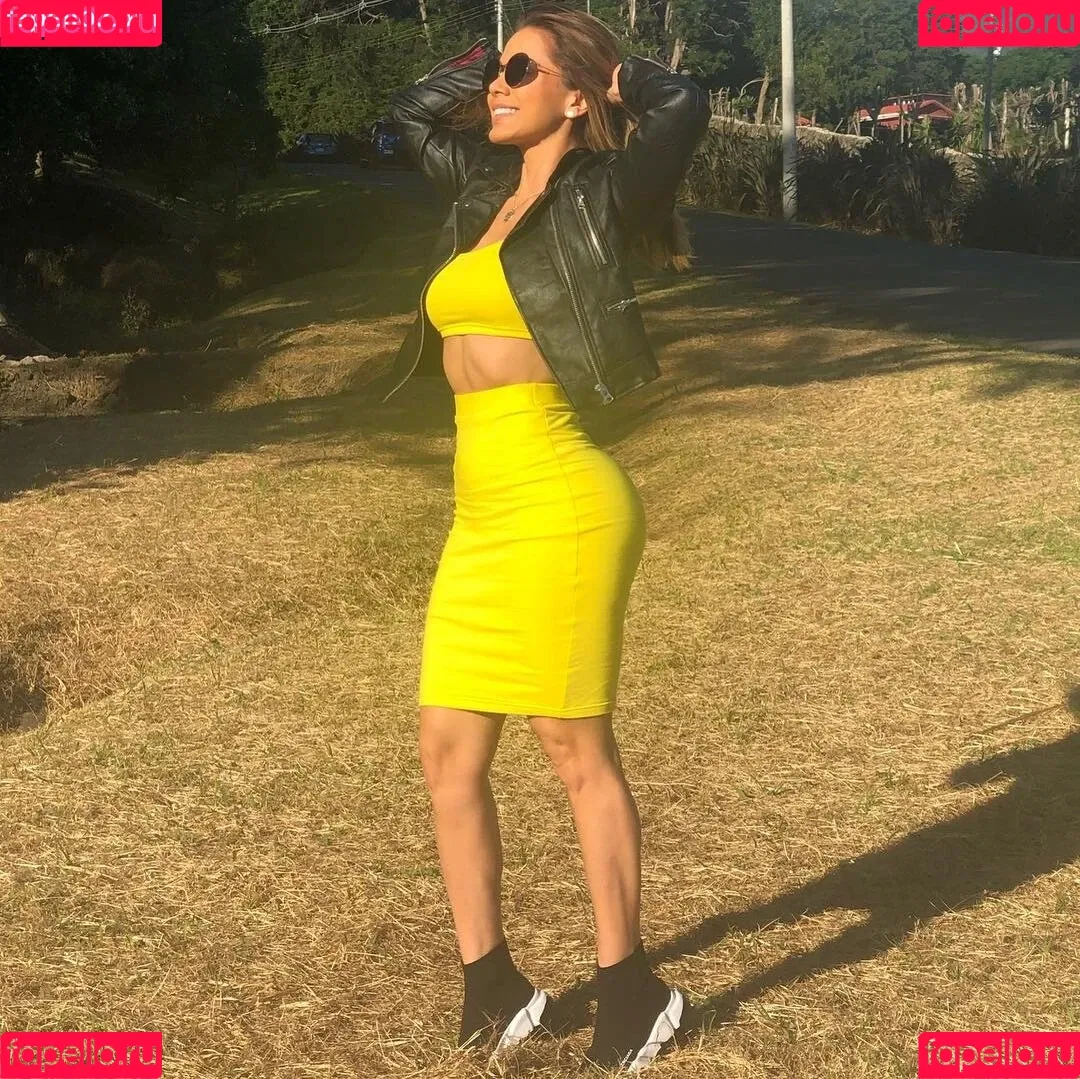 Ana Lucia Vega Onlyfans Photo Gallery 