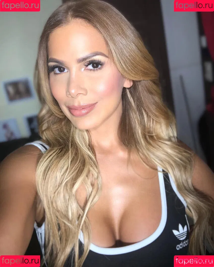 Ana Lucia Vega Onlyfans Photo Gallery 