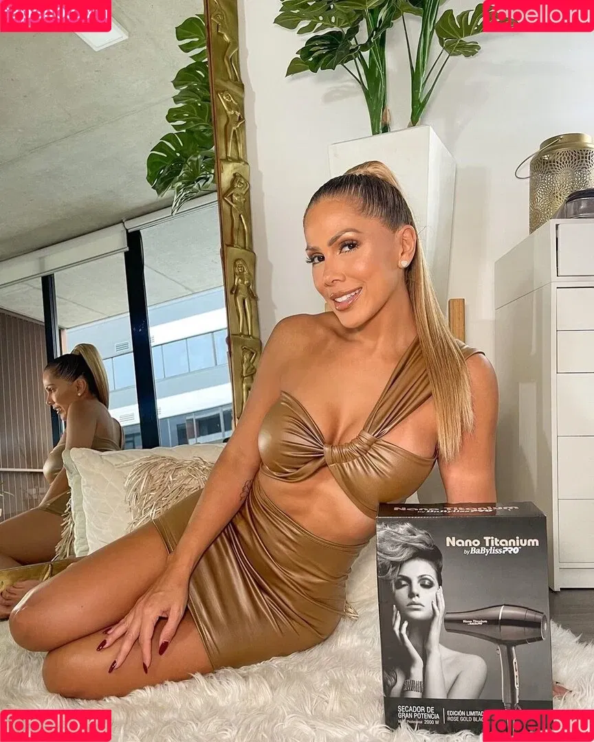 Ana Lucia Vega Onlyfans Photo Gallery 