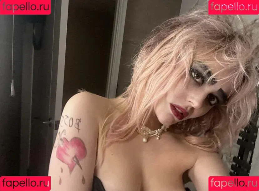 Emily Lind Onlyfans Photo Gallery 