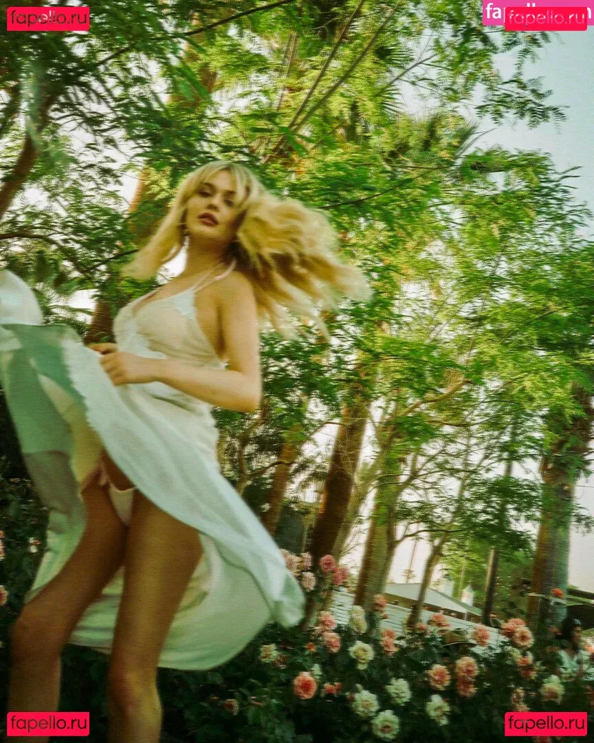 Emily Lind Onlyfans Photo Gallery 