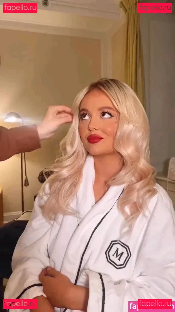 Emily Lind Onlyfans Photo Gallery 