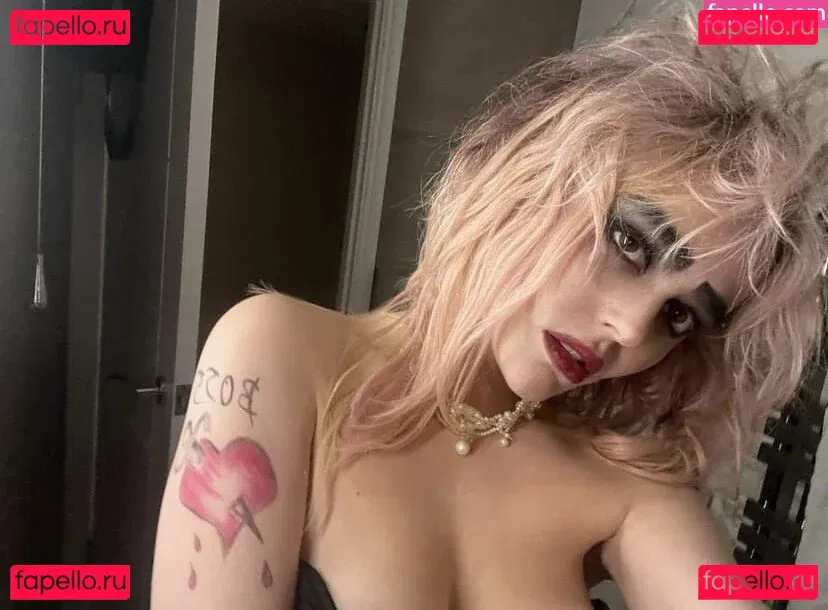 Emily Lind Onlyfans Photo Gallery 