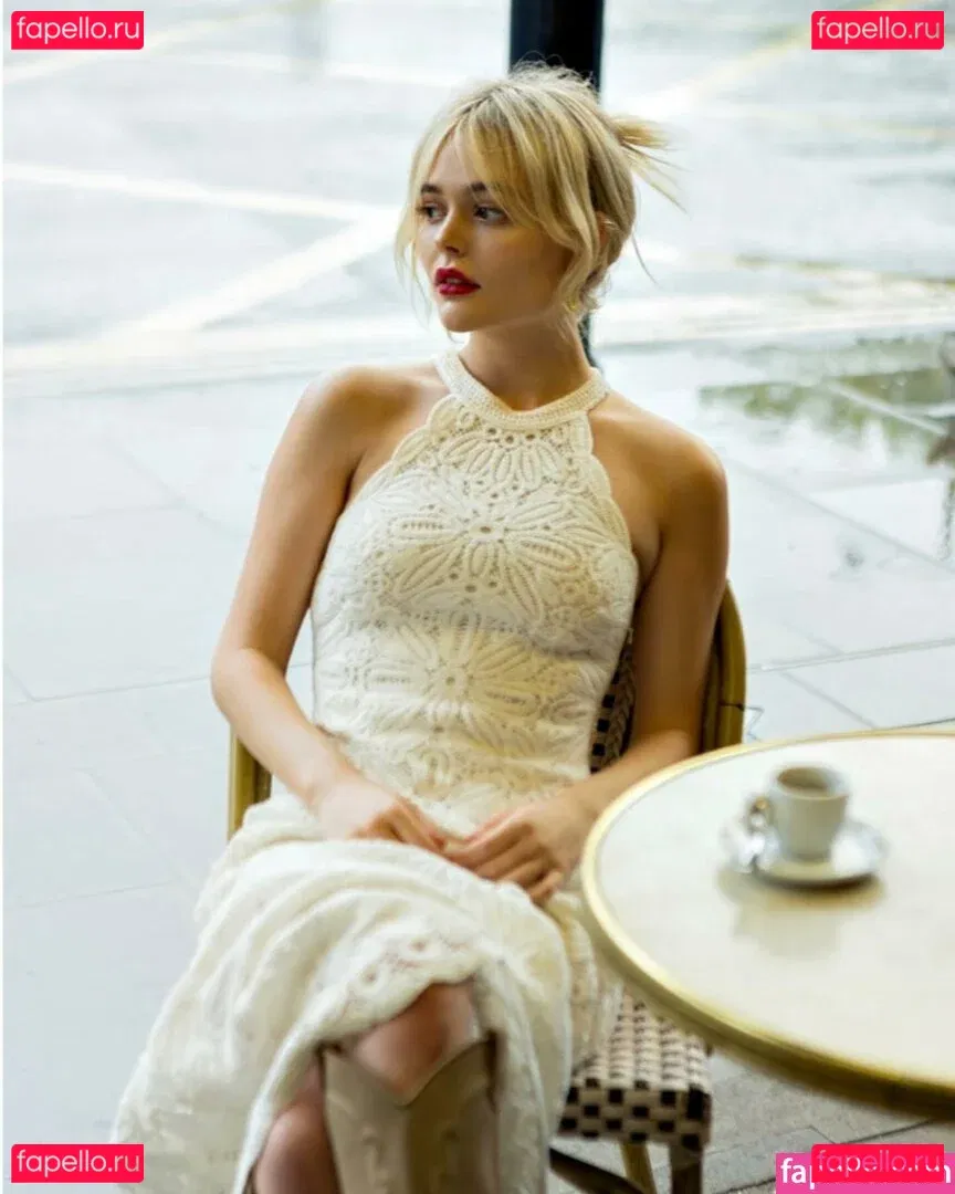 Emily Lind Onlyfans Photo Gallery 