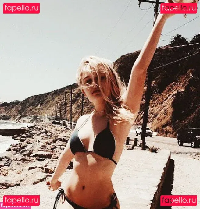 Emily Lind Onlyfans Photo Gallery 