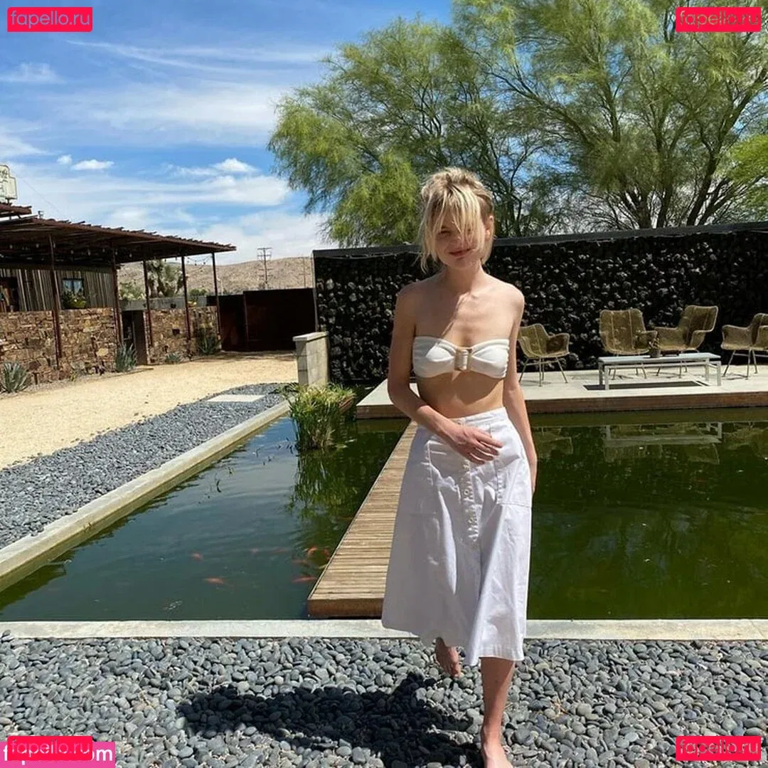 Emily Lind Onlyfans Photo Gallery 