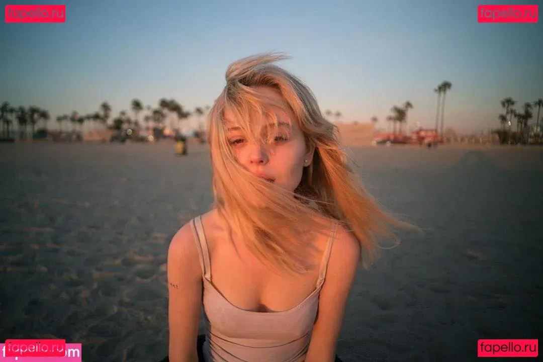 Emily Lind Onlyfans Photo Gallery 