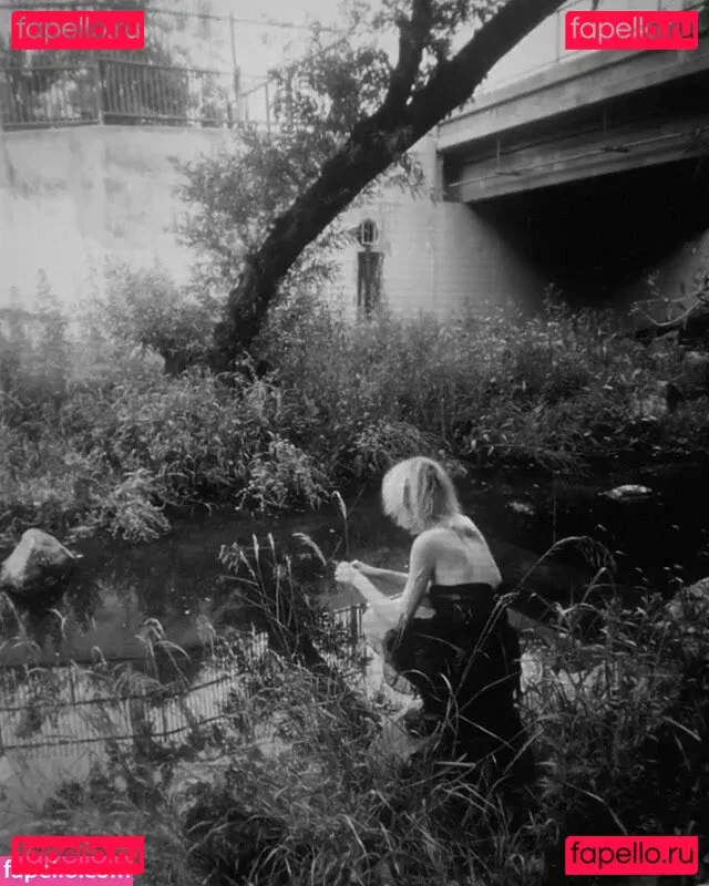 Emily Lind Onlyfans Photo Gallery 