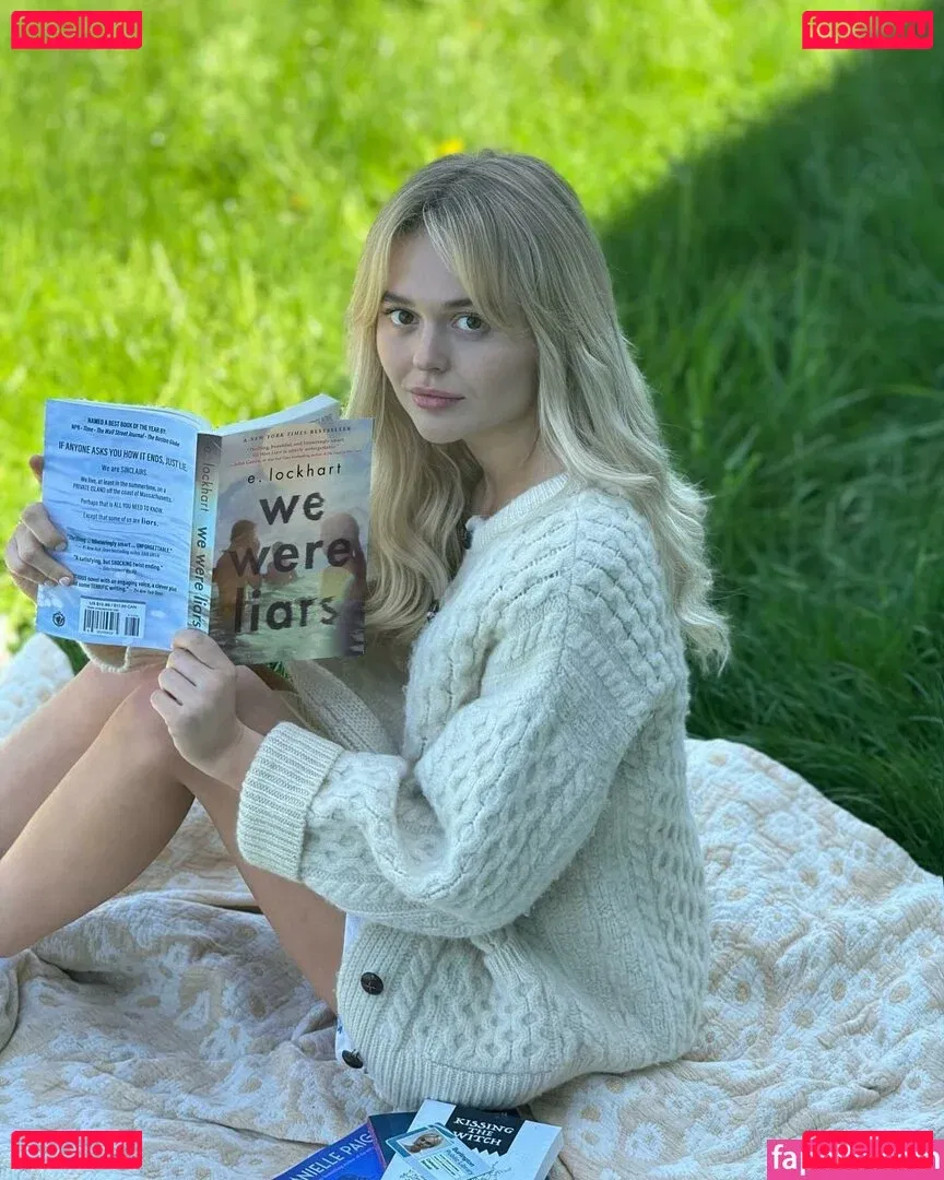 Emily Lind Onlyfans Photo Gallery 