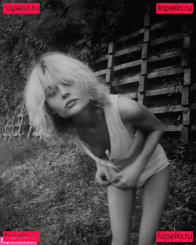 Emily Lind Onlyfans Photo Gallery 