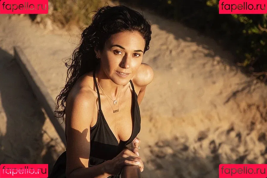 Emmanuelle Chriqui Onlyfans Photo Gallery 