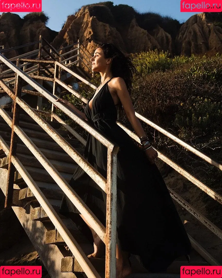 Emmanuelle Chriqui Onlyfans Photo Gallery 