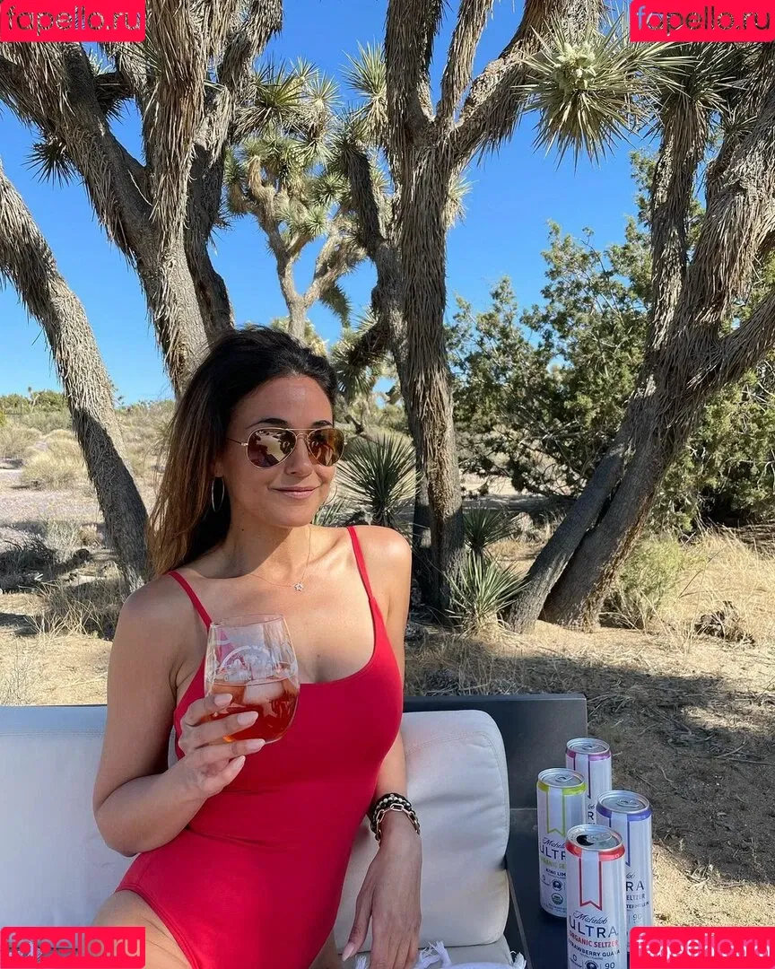 Emmanuelle Chriqui Onlyfans Photo Gallery 