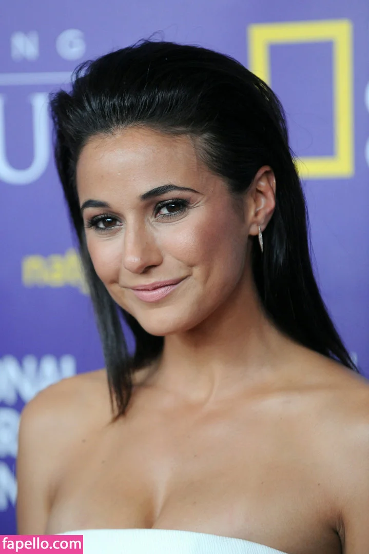 Emmanuelle Chriqui Onlyfans Photo Gallery 