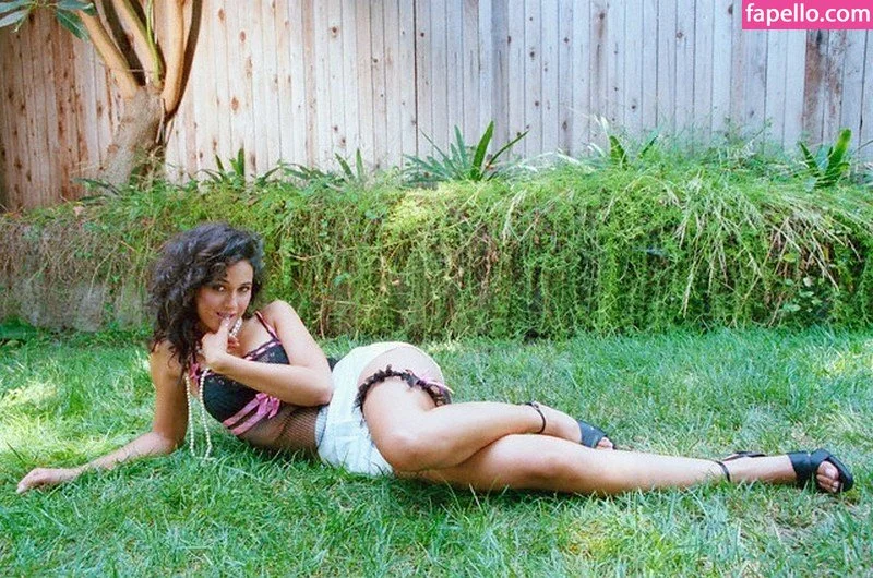 Emmanuelle Chriqui Onlyfans Photo Gallery 