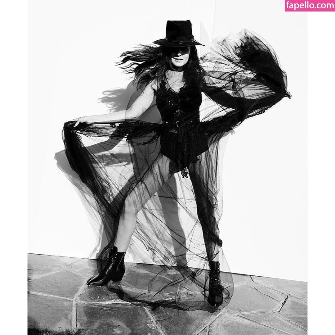 Emmanuelle Chriqui Onlyfans Photo Gallery 