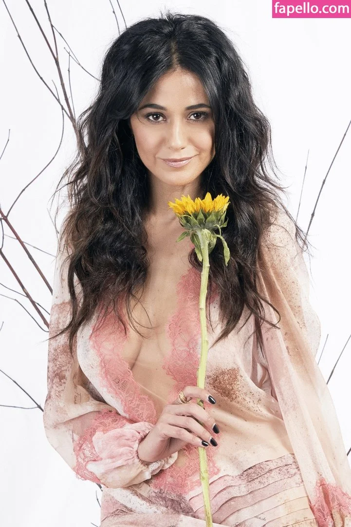 Emmanuelle Chriqui Onlyfans Photo Gallery 