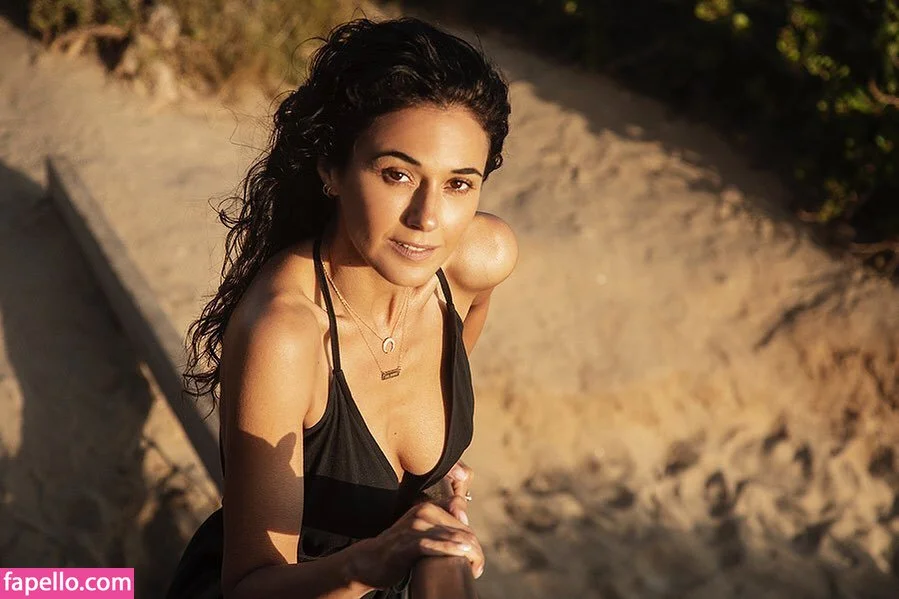 Emmanuelle Chriqui Onlyfans Photo Gallery 