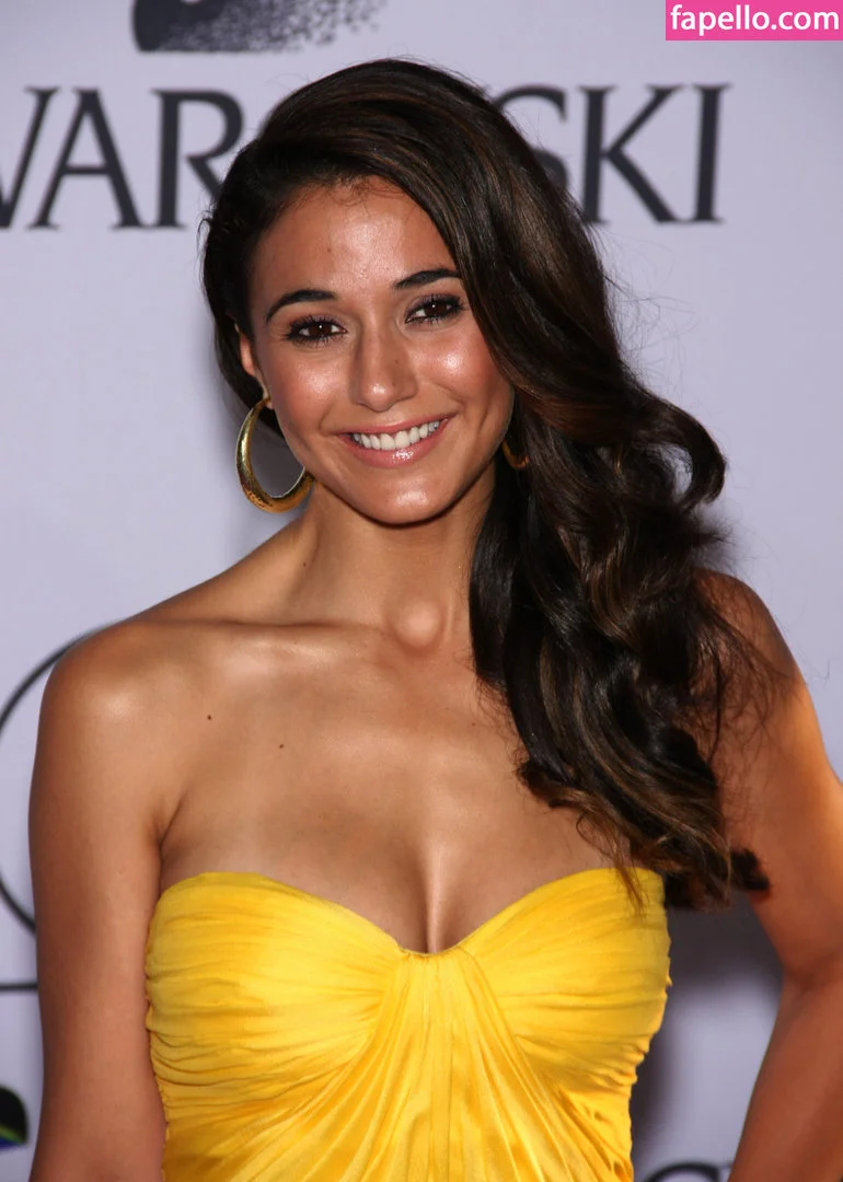 Emmanuelle Chriqui Onlyfans Photo Gallery 
