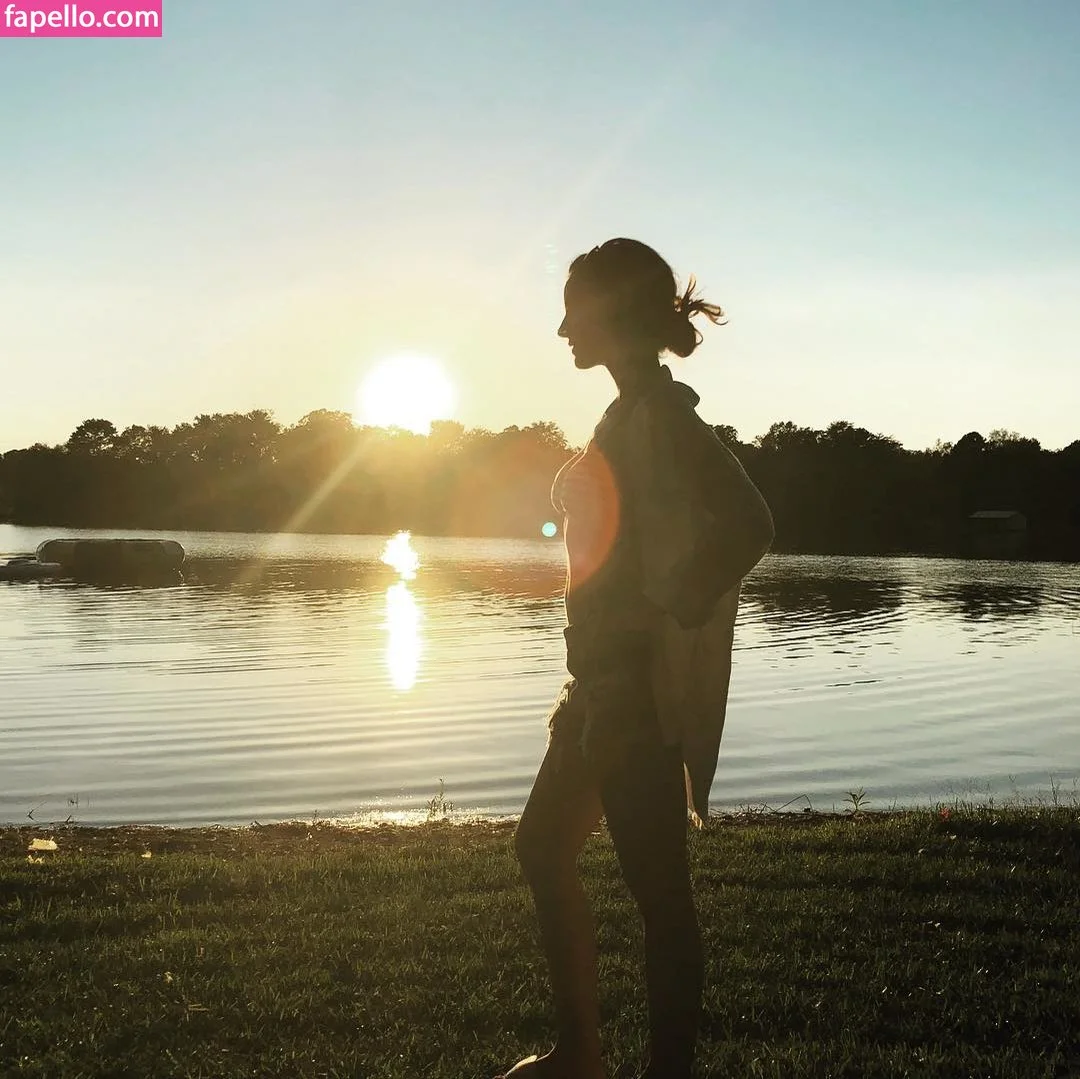 Emmanuelle Chriqui Onlyfans Photo Gallery 