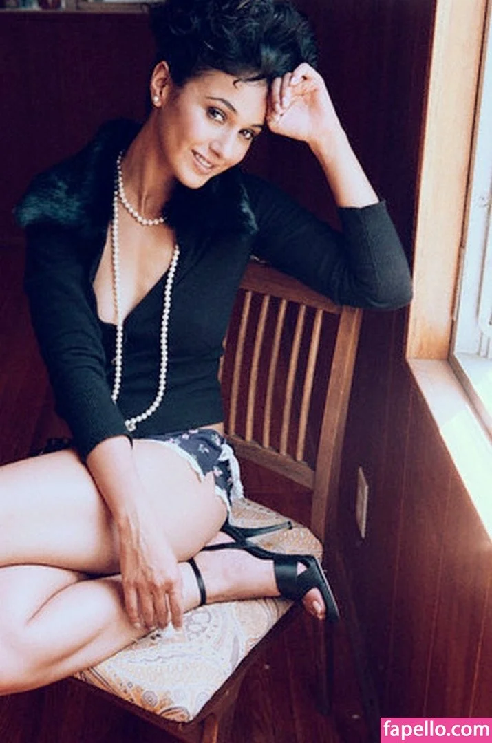 Emmanuelle Chriqui Onlyfans Photo Gallery 