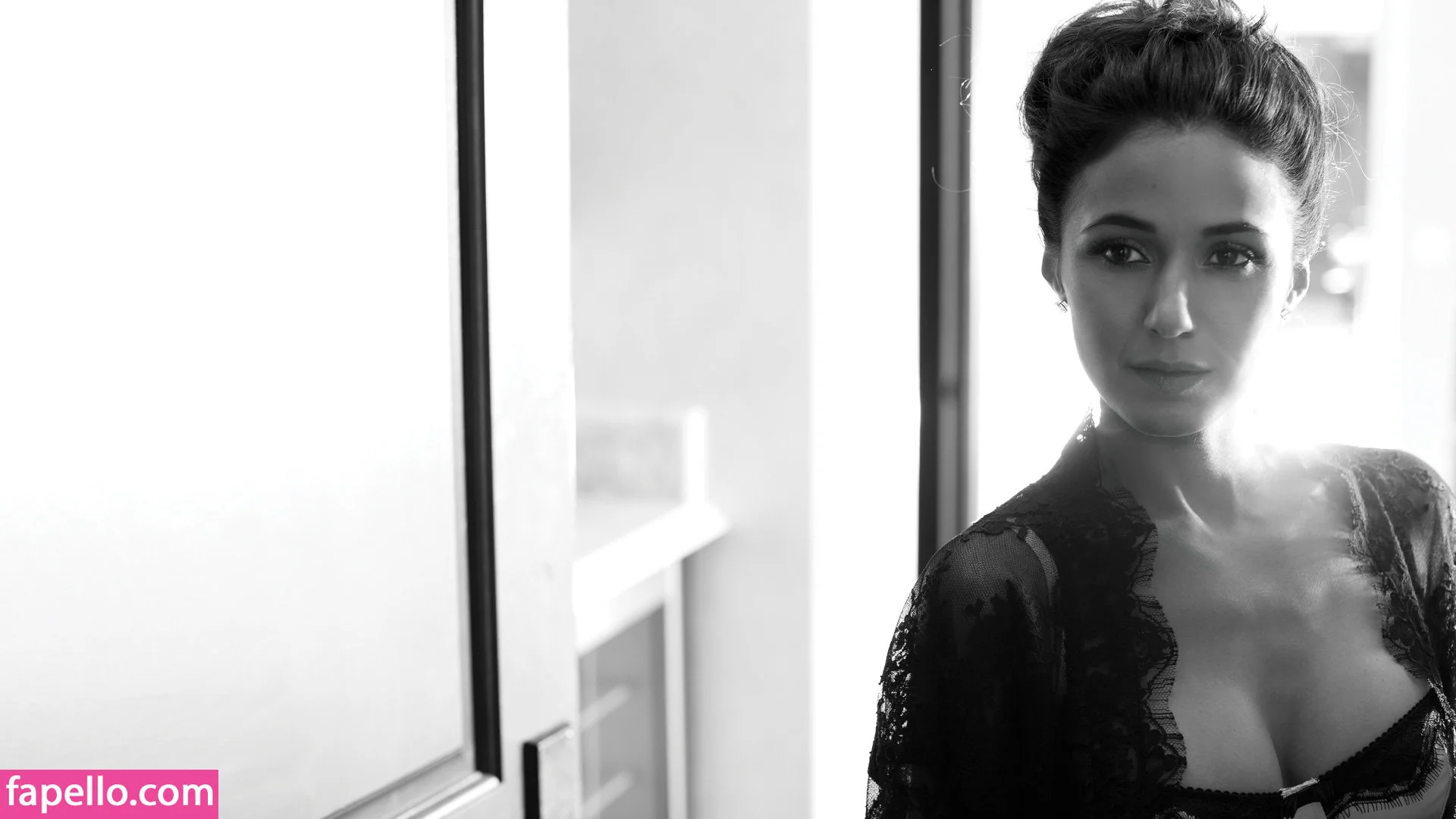 Emmanuelle Chriqui Onlyfans Photo Gallery 