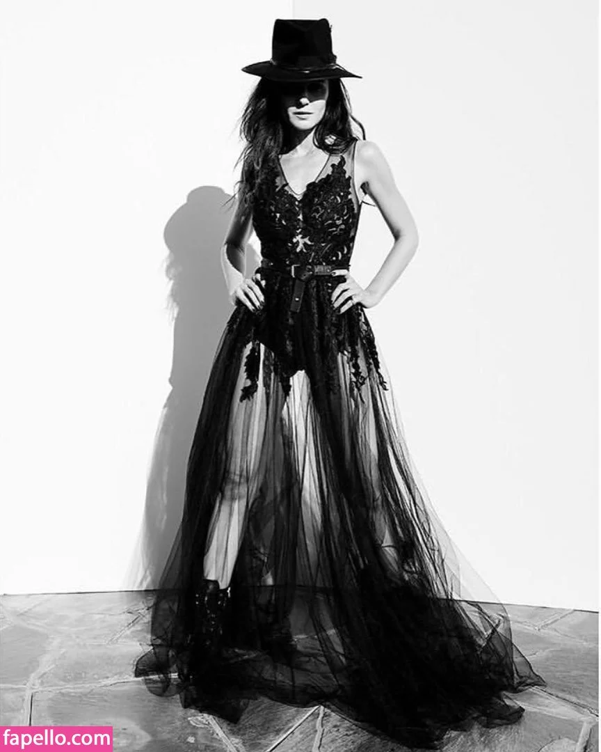 Emmanuelle Chriqui Onlyfans Photo Gallery 