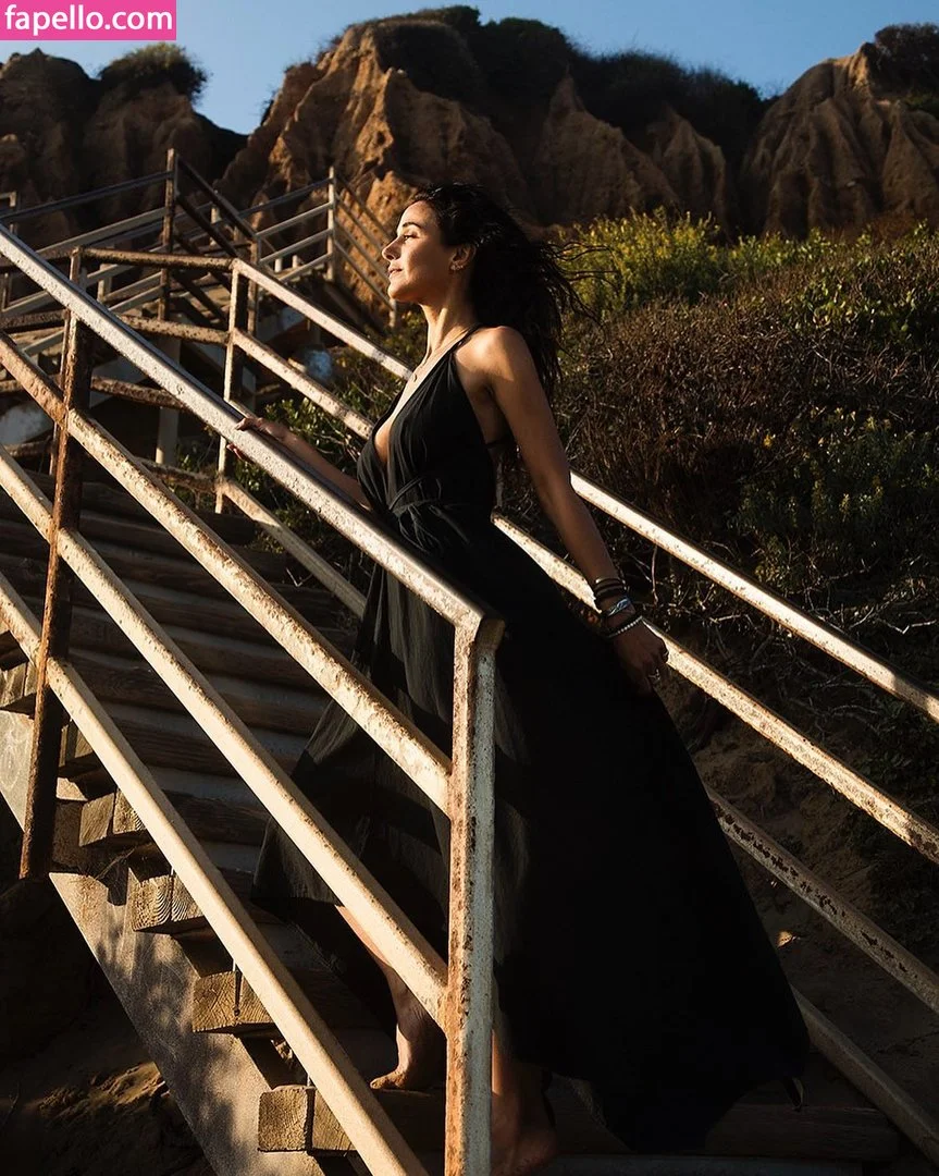 Emmanuelle Chriqui Onlyfans Photo Gallery 