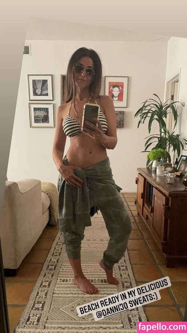 Emmanuelle Chriqui Onlyfans Photo Gallery 