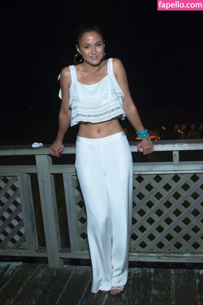 Emmanuelle Chriqui Onlyfans Photo Gallery 