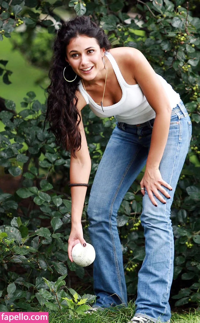 Emmanuelle Chriqui Onlyfans Photo Gallery 