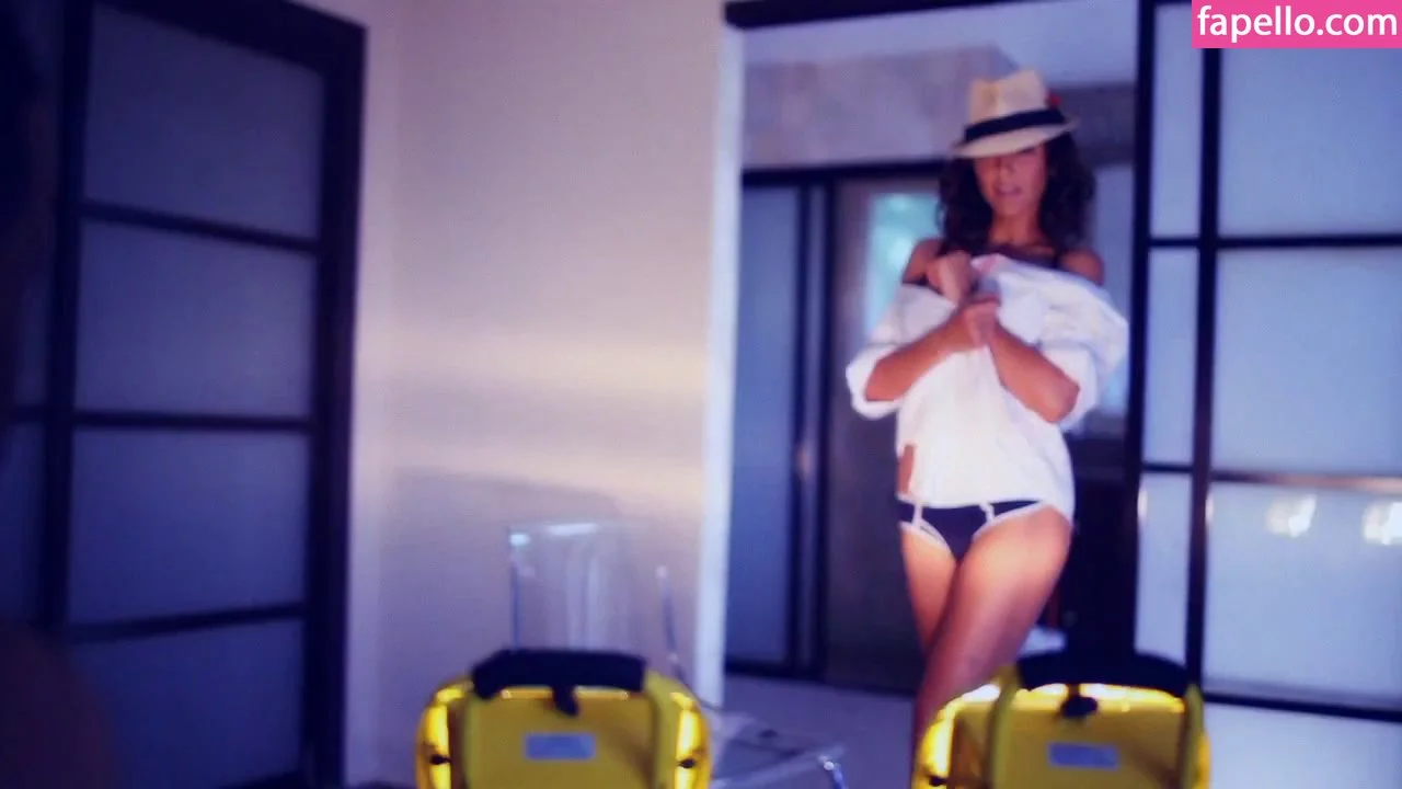 Emmanuelle Chriqui Onlyfans Photo Gallery 