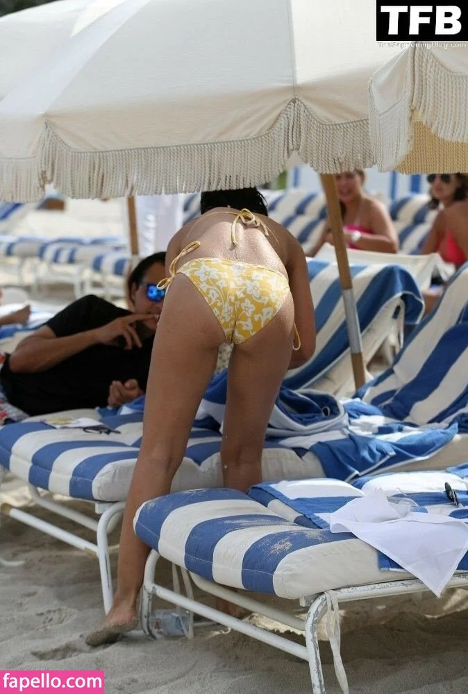 Emmanuelle Chriqui Onlyfans Photo Gallery 