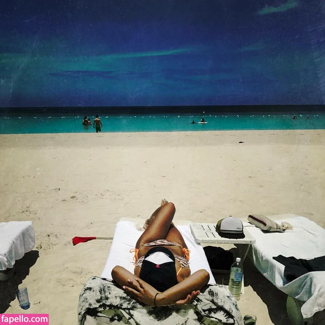 Emmanuelle Chriqui Onlyfans Photo Gallery 