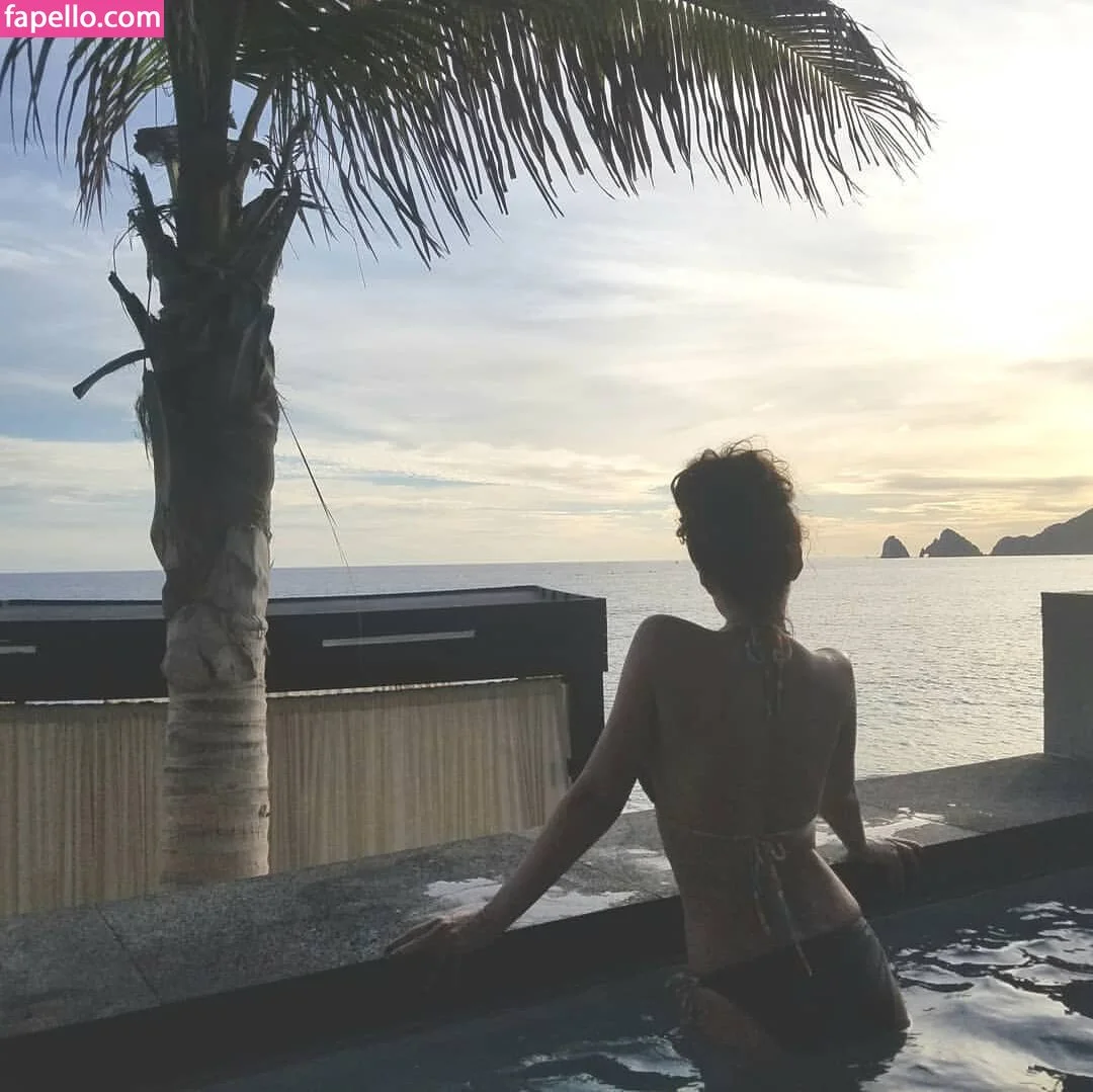 Emmanuelle Chriqui Onlyfans Photo Gallery 