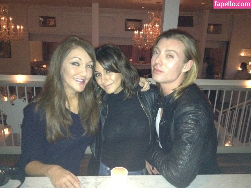 Emmanuelle Chriqui Onlyfans Photo Gallery 