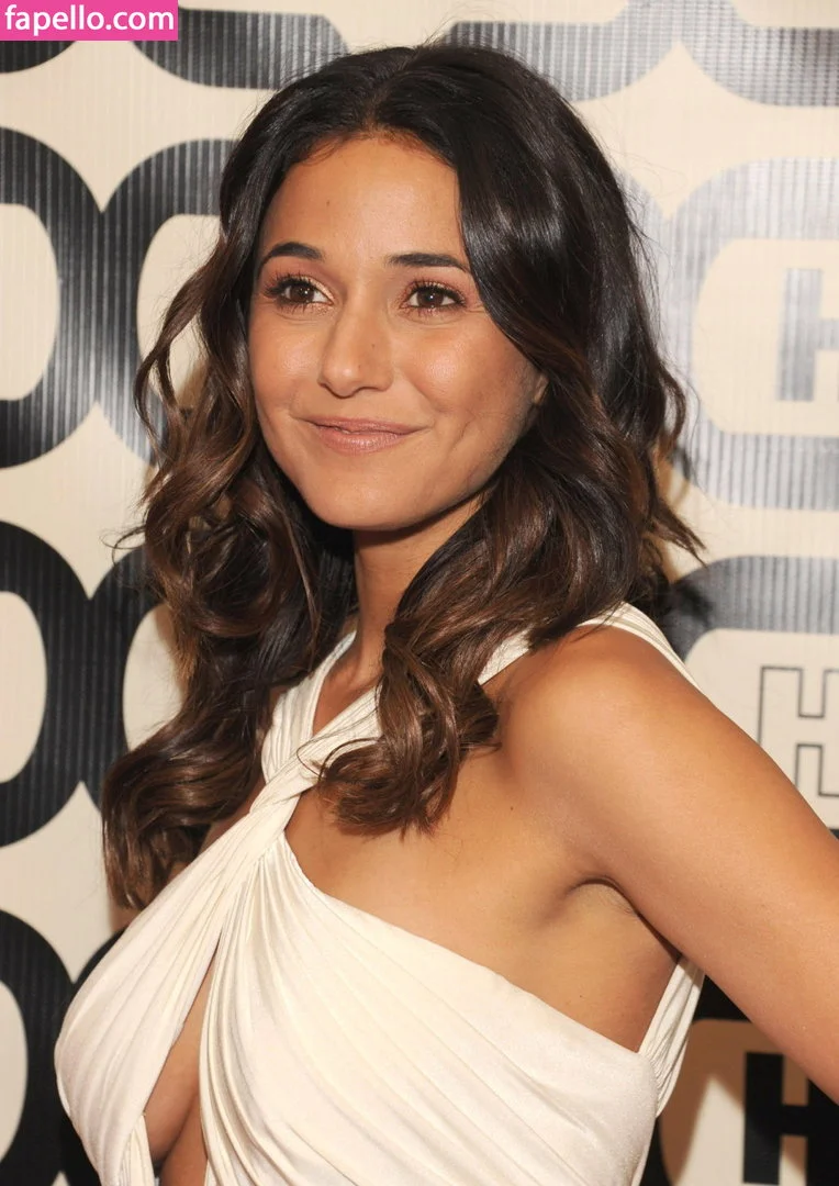 Emmanuelle Chriqui Onlyfans Photo Gallery 