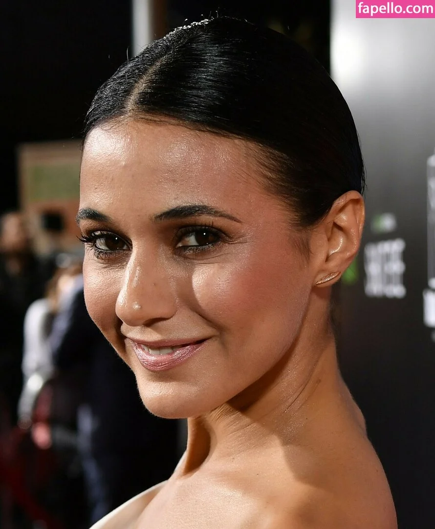Emmanuelle Chriqui Onlyfans Photo Gallery 
