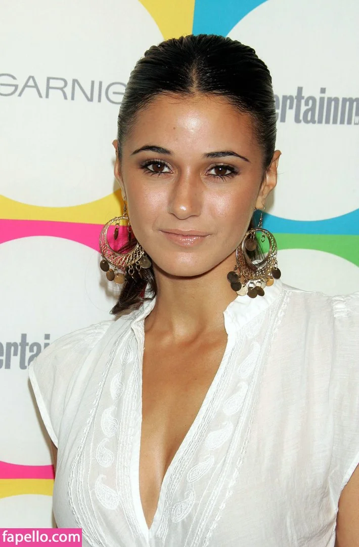 Emmanuelle Chriqui Onlyfans Photo Gallery 