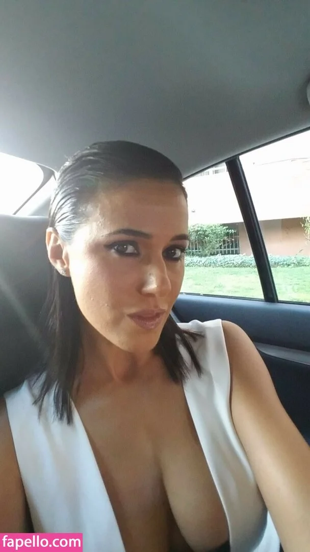 Emmanuelle Chriqui Onlyfans Photo Gallery 