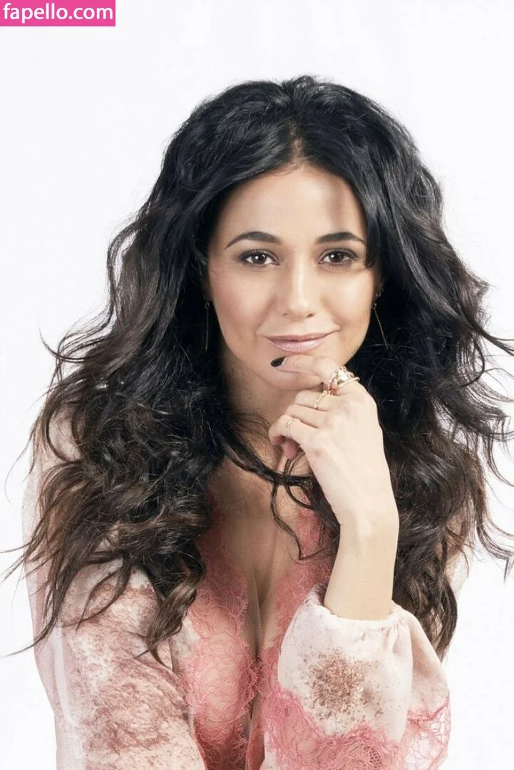 Emmanuelle Chriqui Onlyfans Photo Gallery 