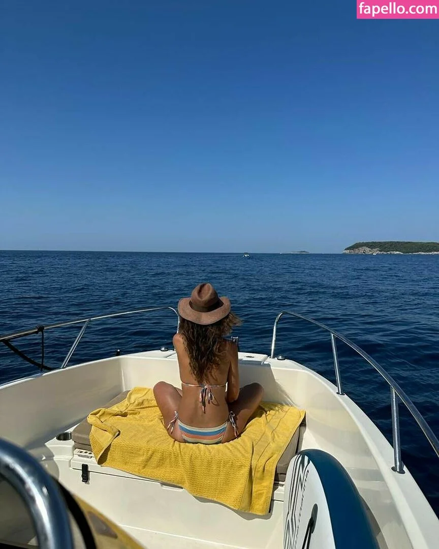 Emmanuelle Chriqui Onlyfans Photo Gallery 