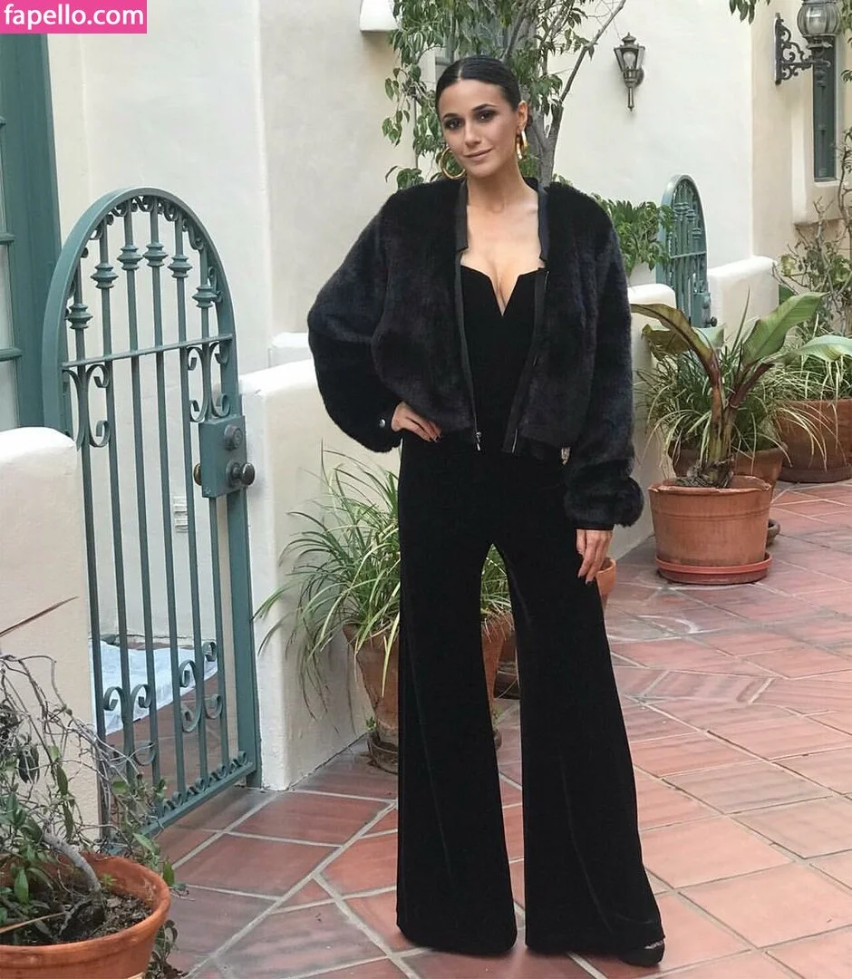 Emmanuelle Chriqui Onlyfans Photo Gallery 